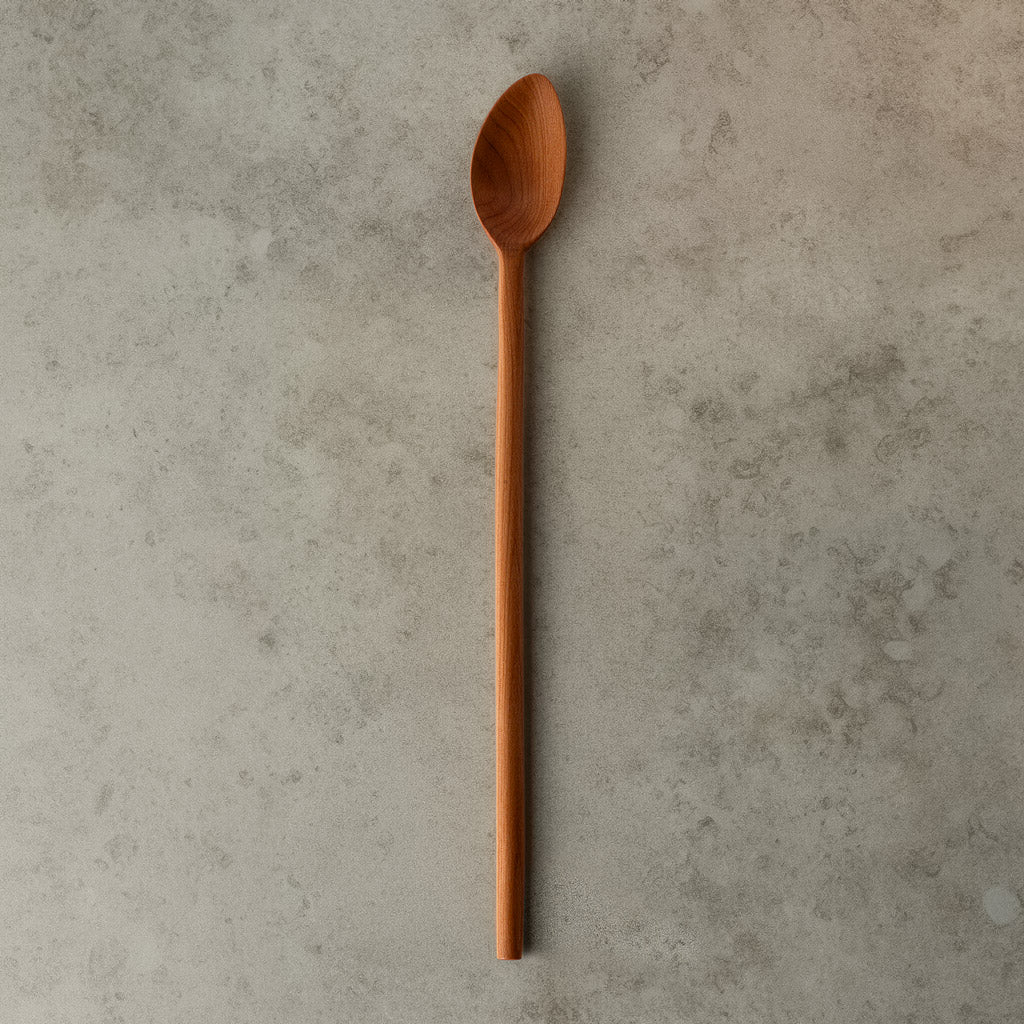 Langer Asymmetrischer Löffel aus Elsbeere, handgefertigt aus nachhaltigen Hölzern, ressourcenschonend produziert, liegend, Draufsicht.