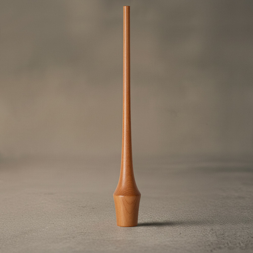 Kartoffelstampfer aus Holz, Küchenutensil aus Holz, frontale ansicht, hergestellt aus Elsbeeren Holz von der Tischlerei mimikry in Leipzig