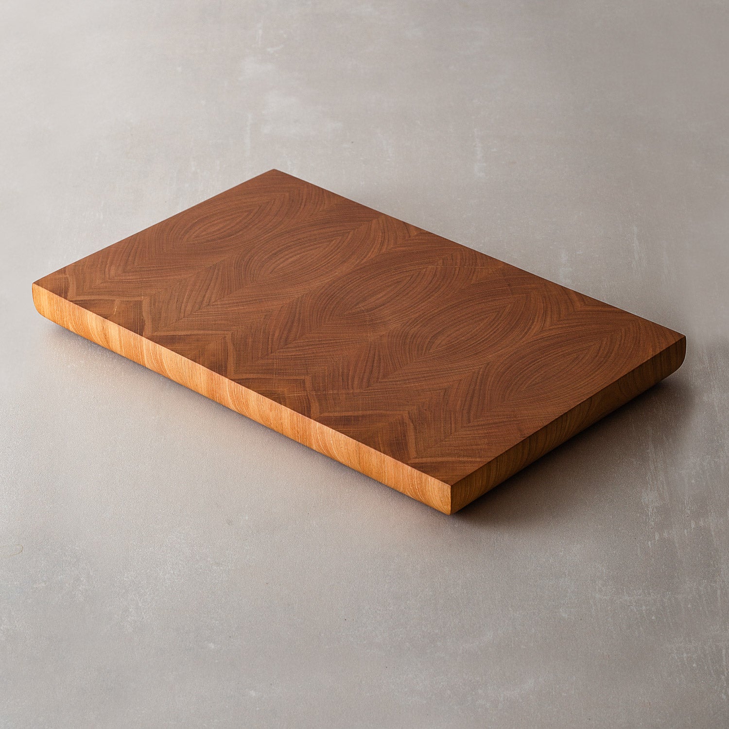 Großes Hirnholz Schneidebrett aus massivem Kirschholz mit Leinöl-Finish, Handgefertigt, 45 x 28 x 4 cm