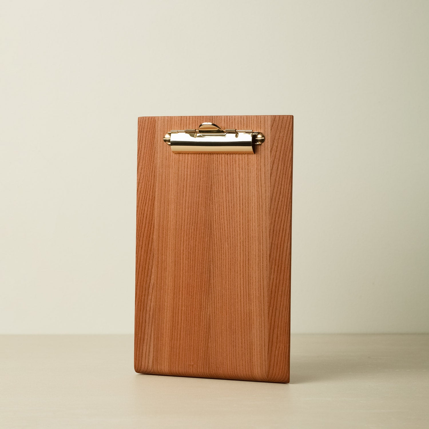 Klemmbrett a5 Holz Rüster Ulme, Schreibbrett mit Messing Klemmbrett Klammer der Tischlerei mimikry in Leipzig, Frontansicht