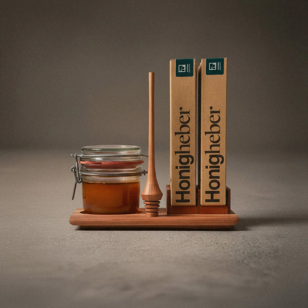 Das Display für den Honigheber aus Elsbeere, gefertigt für Manufactum, hergestellt von der Tischlerei mimikry aus Leipzig