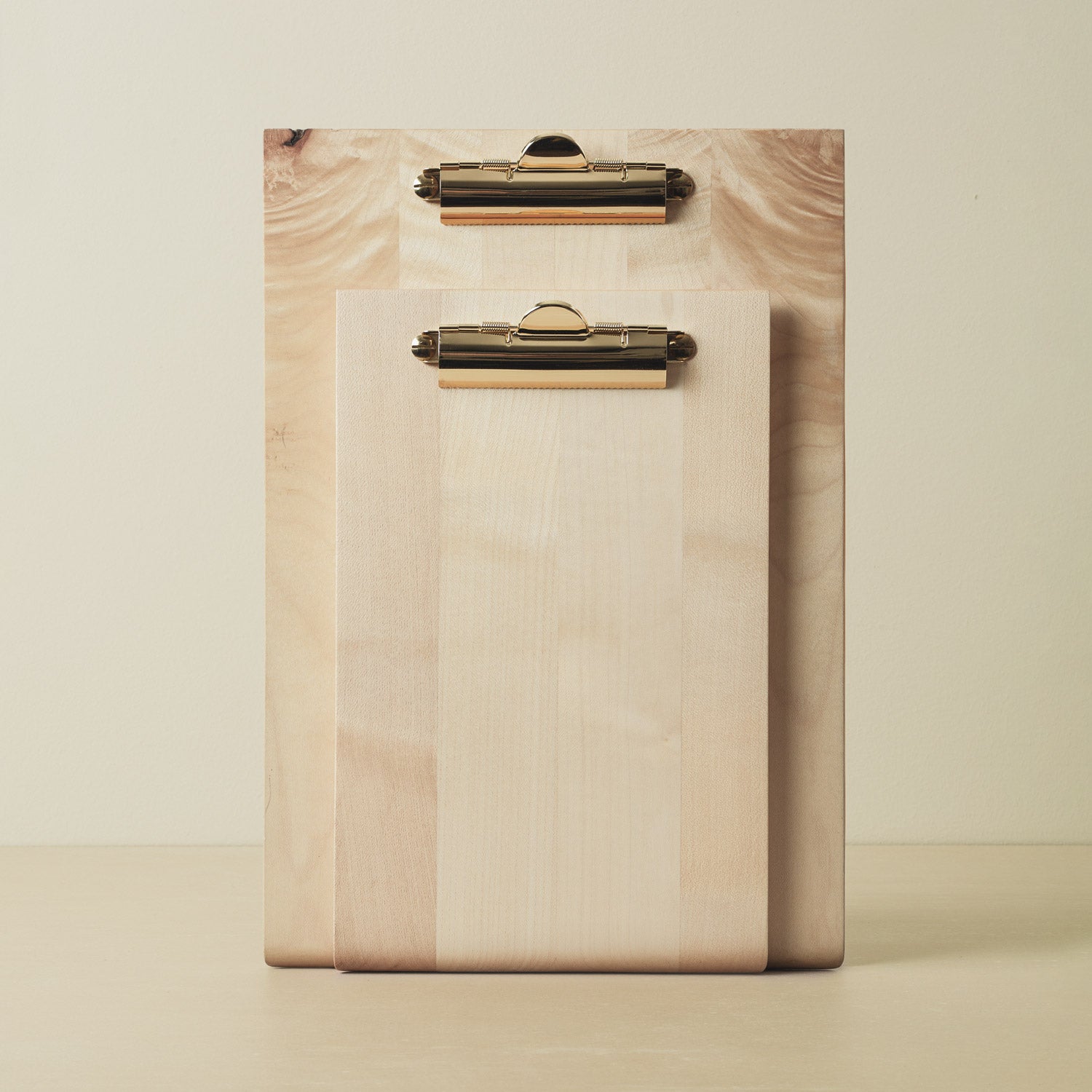 Klemmbrett a5 Holz aus Ahorn und Klemmbrett A4 Holz aus Ahorn - Massivholz Schreibbrett Din A5 und A4 mit Messing Klemmbrett Klammer der Tischlerei mimikry in Leipzig, Frontalansicht