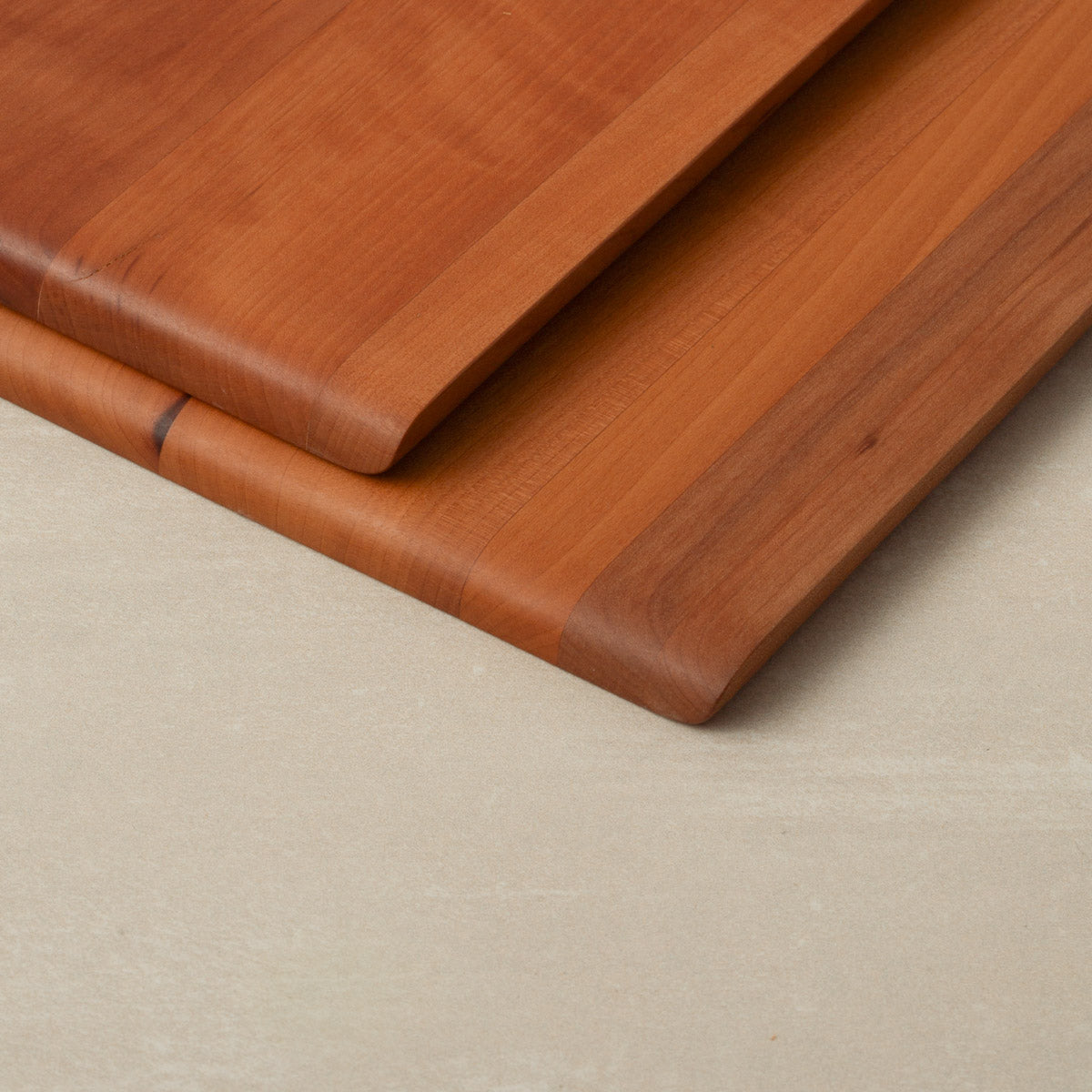 Klemmbrett a5 Holz Elsbeere, Massivholz Schreibbrett Din A5 mit Messing Klemmbrett Klammer der Tischlerei mimikry in Leipzig, Detail Kantenverrundung