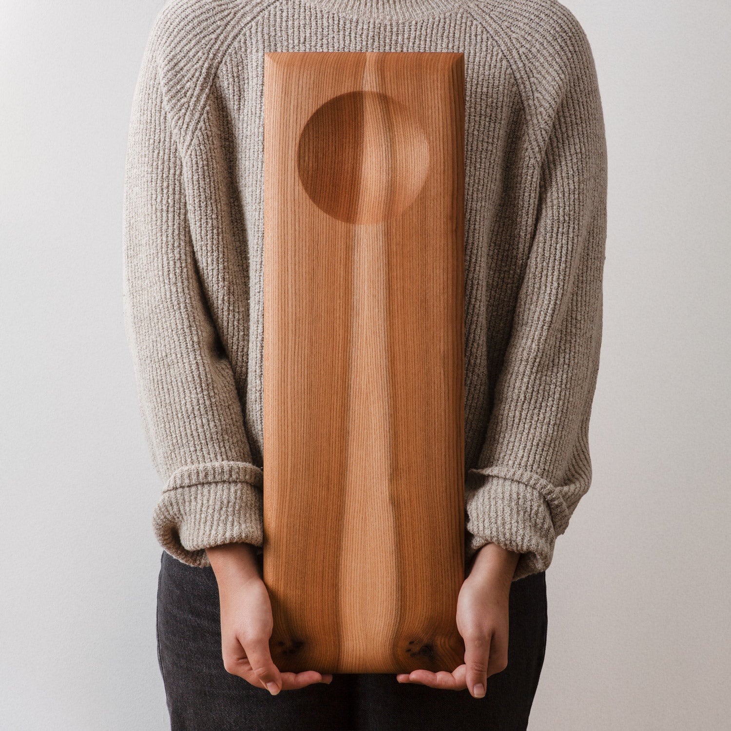 Großes Kräuterbrett aus Rüster / Ulmenholz mit Mulde und natürlichem Leinöl Finish - 60 x 20cm