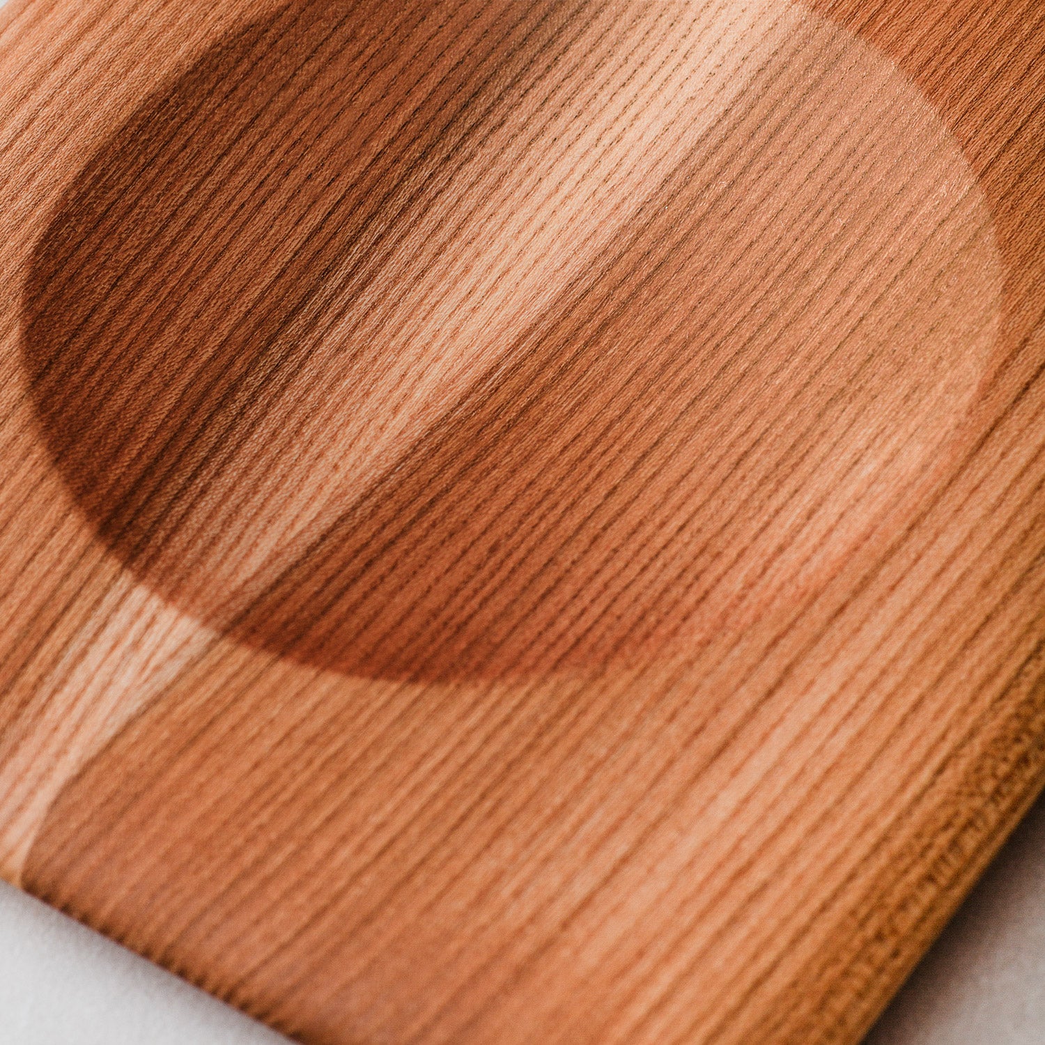 Großes Kräuterbrett aus Rüster / Ulmenholz mit Mulde und natürlichem Leinöl Finish - 60 x 20cm