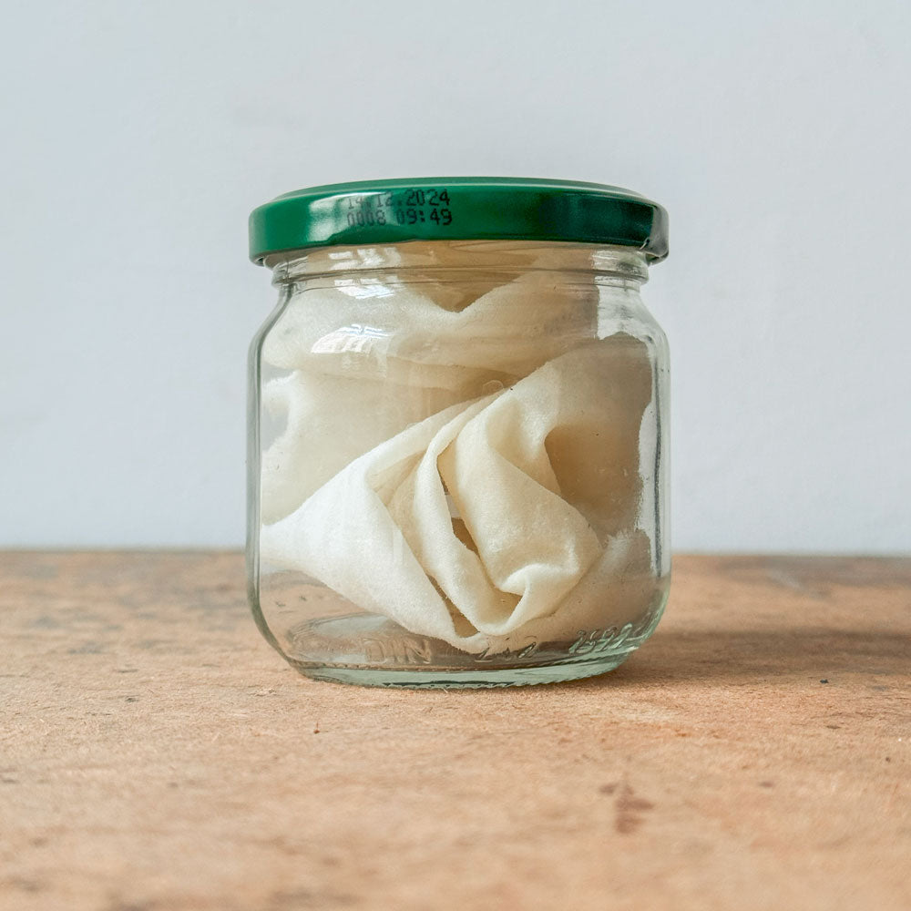 Baumwolllappen werden nach der Benutzung mit Leinöl zur Sicherheit Luftdicht verschlossen gelagert