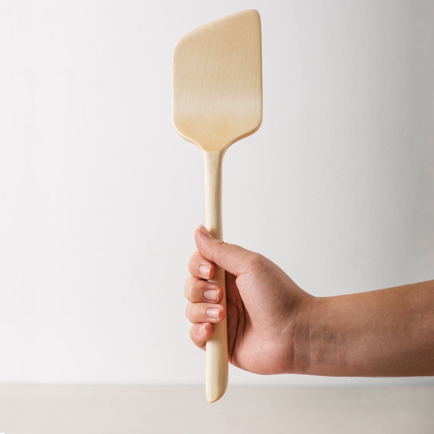 Pfannenwender Ahorn Diagonala, handgefertigt, mit natürlichem Leinöl-Finish, aus einem Stück gefertigt, schonend zu Pfannen, natürlich antiseptisch und lebensmittelecht