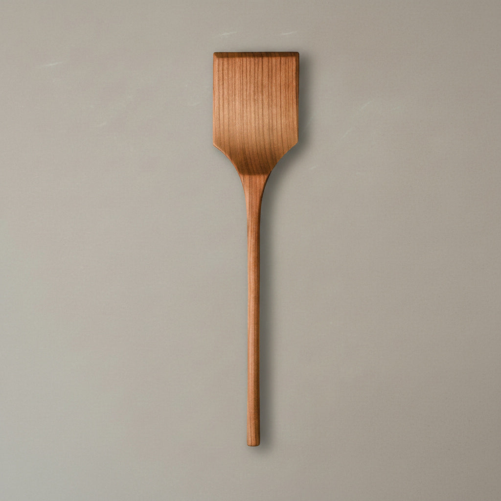 Pfannenwender aus Kirschholz „Sovelilo“, handgefertigt, Leinöl-Finish, symmetrische Schaufel, vielseitiger Allround-Wender