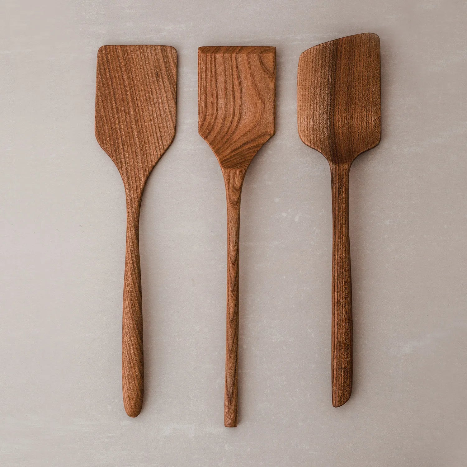 Holz Pfannenwender-Set Teamo de Tri Rüster/Ulme, 3-teilig – Sovelilo, Svinganto, Diagonala, von Hand aus einem Stück Holz gefertigt , pflegeleichtes Leinöl-Finish in Manufakturqualität