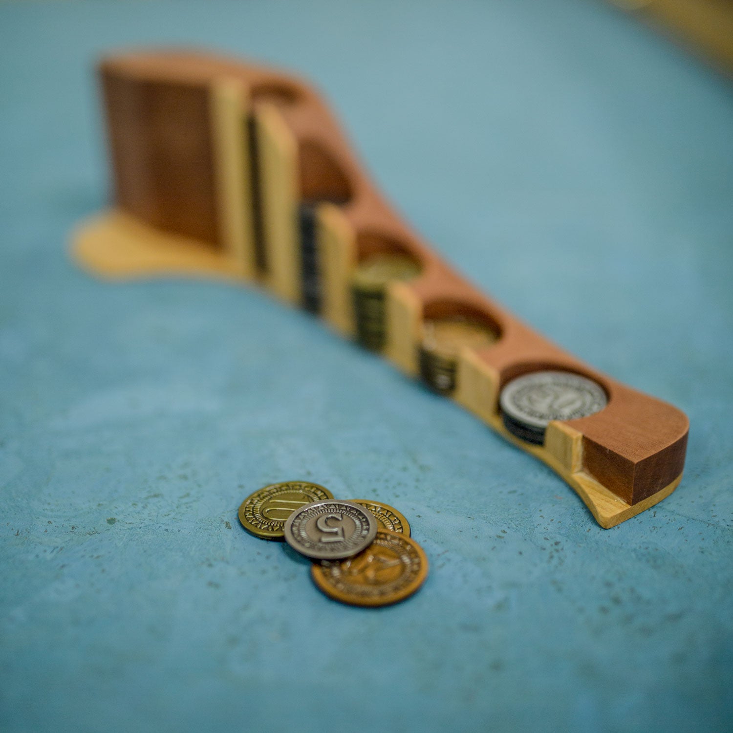 Spieletisch "Corbin" aus Holz - Elsbeere, Kirschenholz