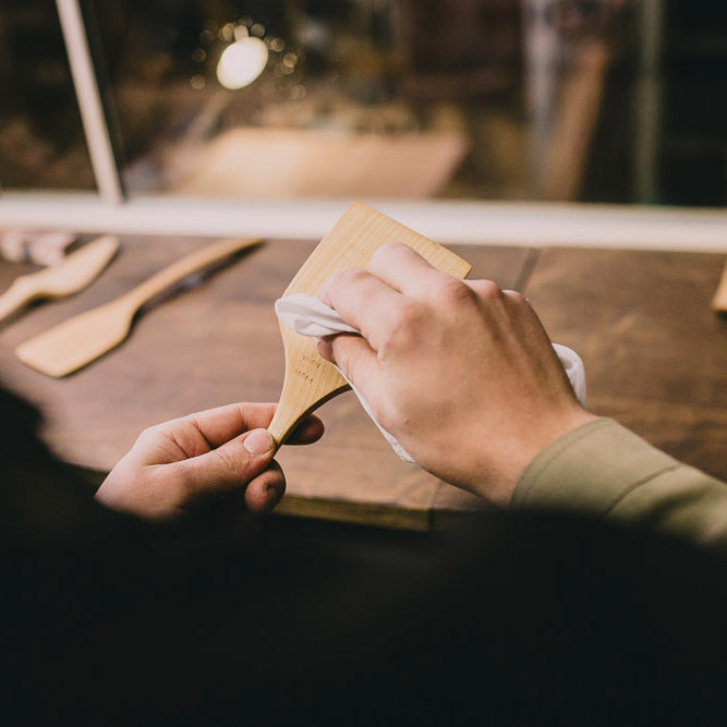 Holz Küchen Utensilien in der Fertigung