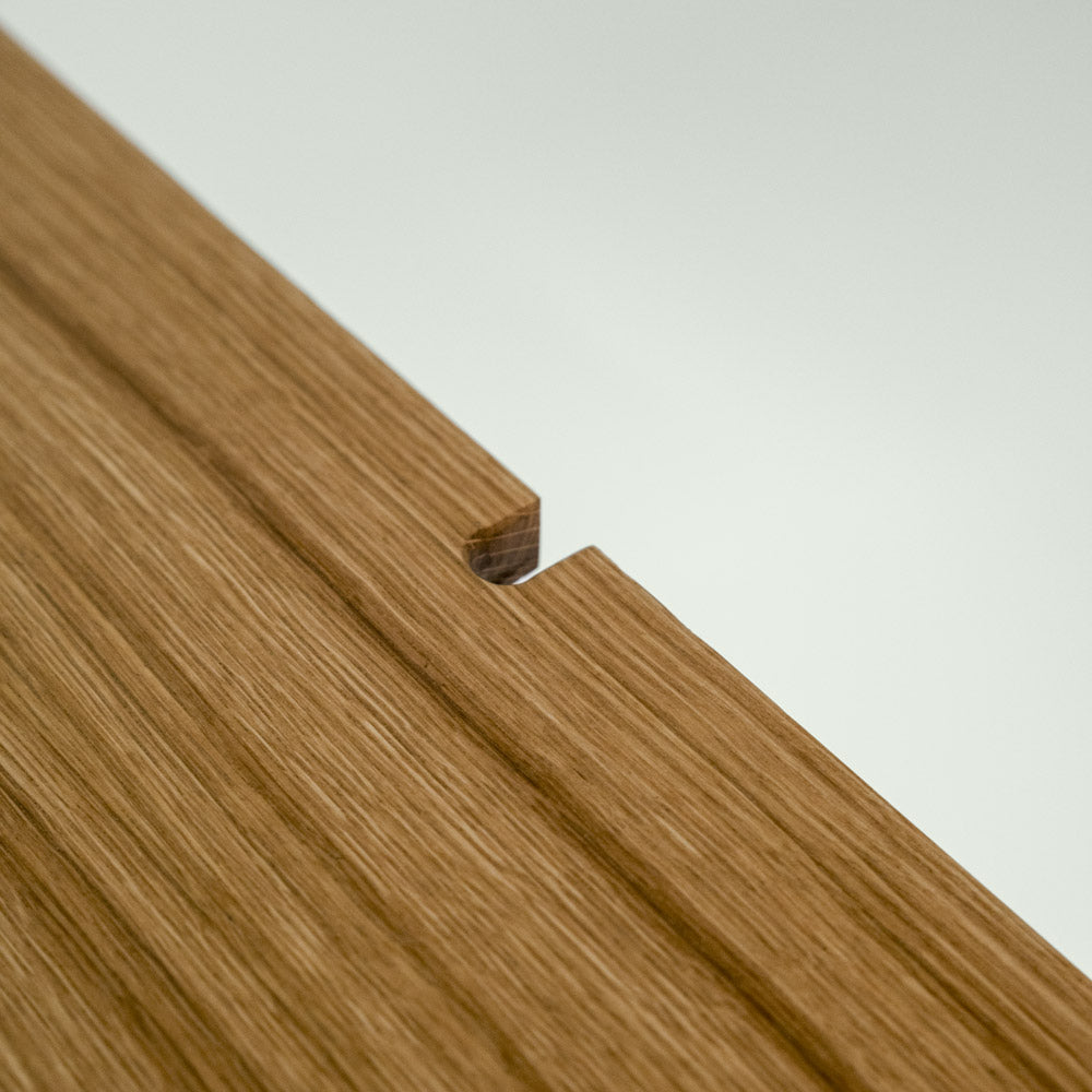 Kabelausschnitt in der Rückwand – sauber gefräste Öffnung zur unsichtbaren Kabelführung bei TV-Konsole oder Sideboard