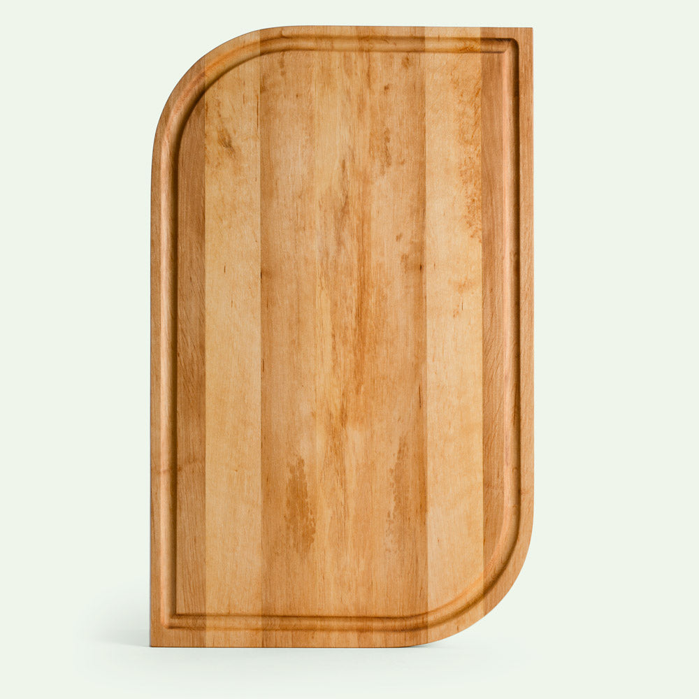 Holz Schneidebrett Erle in horizontaler Ansicht inklusiver einer sauber gearbeiteten Saftrille