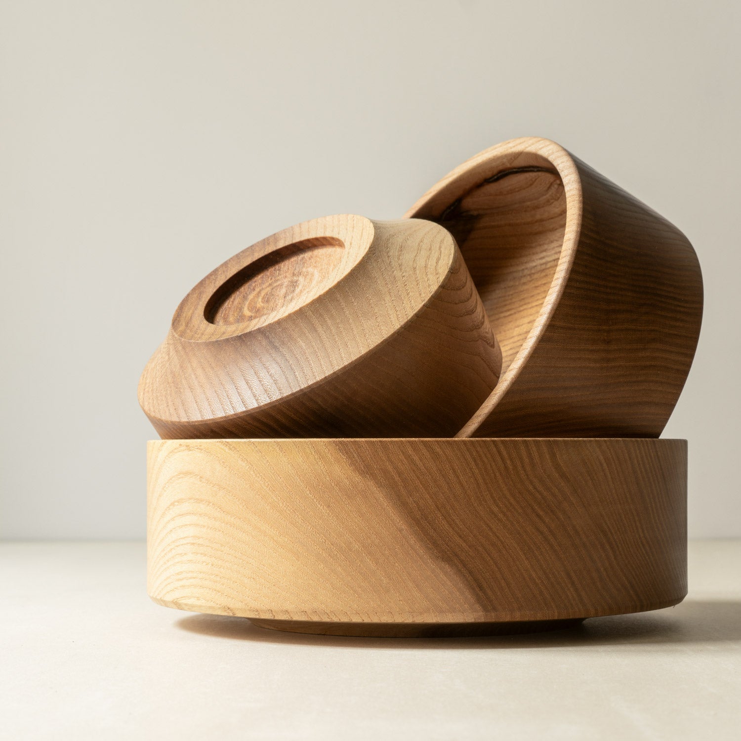 3-teiliges Schalenset aus Ulme / Rüster Holz mit natürlichem Bienenwachs Finish, ⌀ 12/14/20 cm