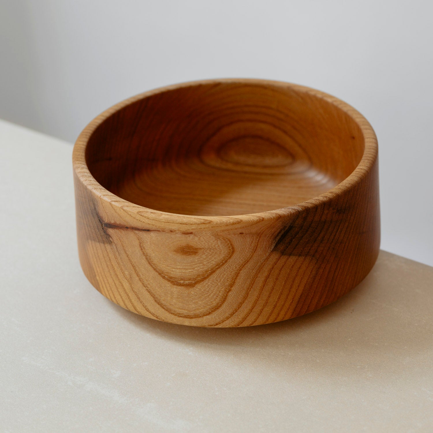 Holz Schale aus Ulmenholz / Rüster, handgedrechselt mit natürlichem Bienenwachs Finish ⌀ 14,5 cm