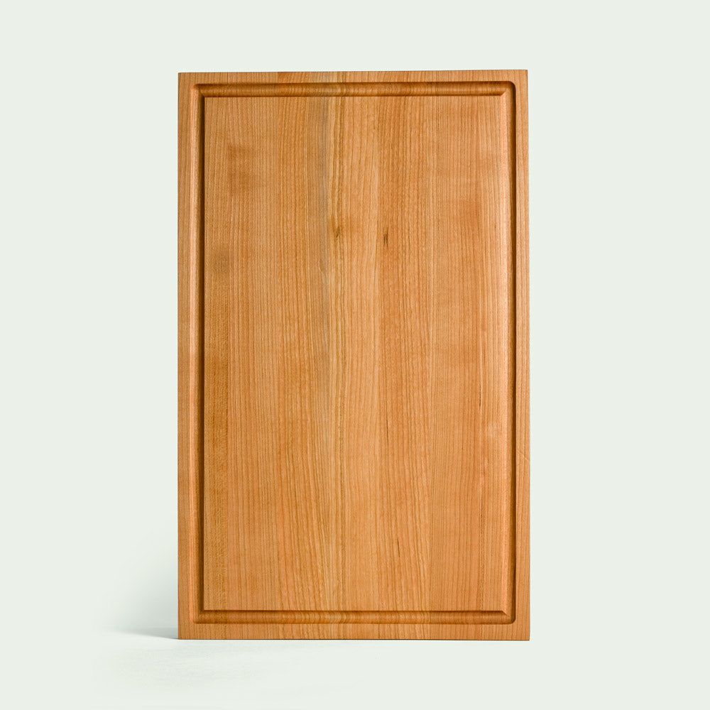 Holz Schneidebrett Kirschein horizontaler Ansicht inklusiver einer sauber gearbeiteten Saftrille