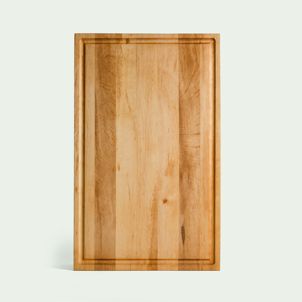 Holz Schneidebrett Erle eckig in horizontaler Ansicht inklusiver einer sauber gearbeiteten Saftrille