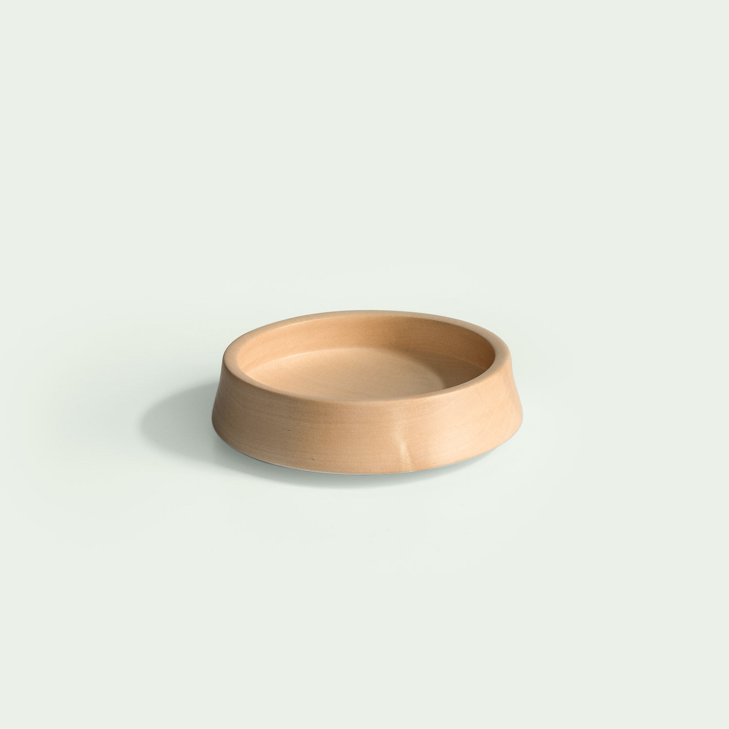 Handgefertigte kleine Schale aus Ahornholz in minimalistischer und eleganter Form.