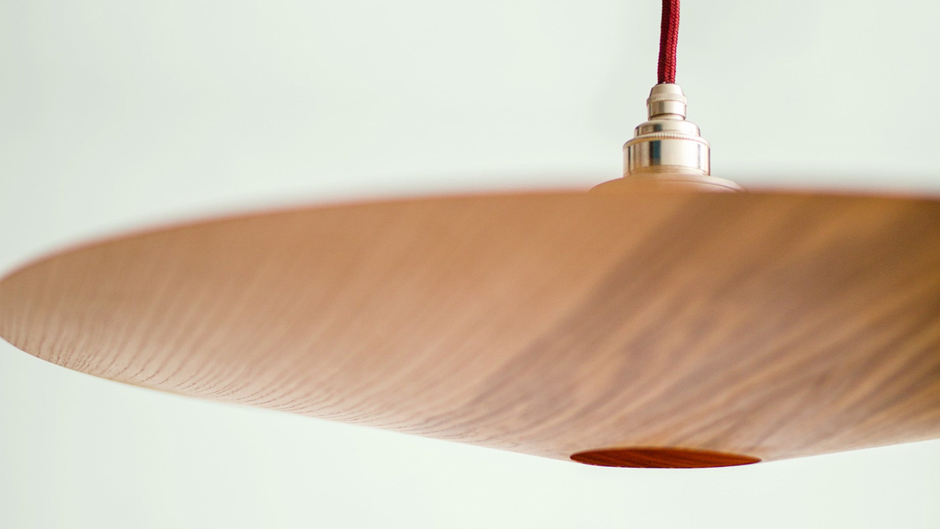 mimikry designer Lampe aus Holz von unten gesehen. Entwurf von Torsten Franke