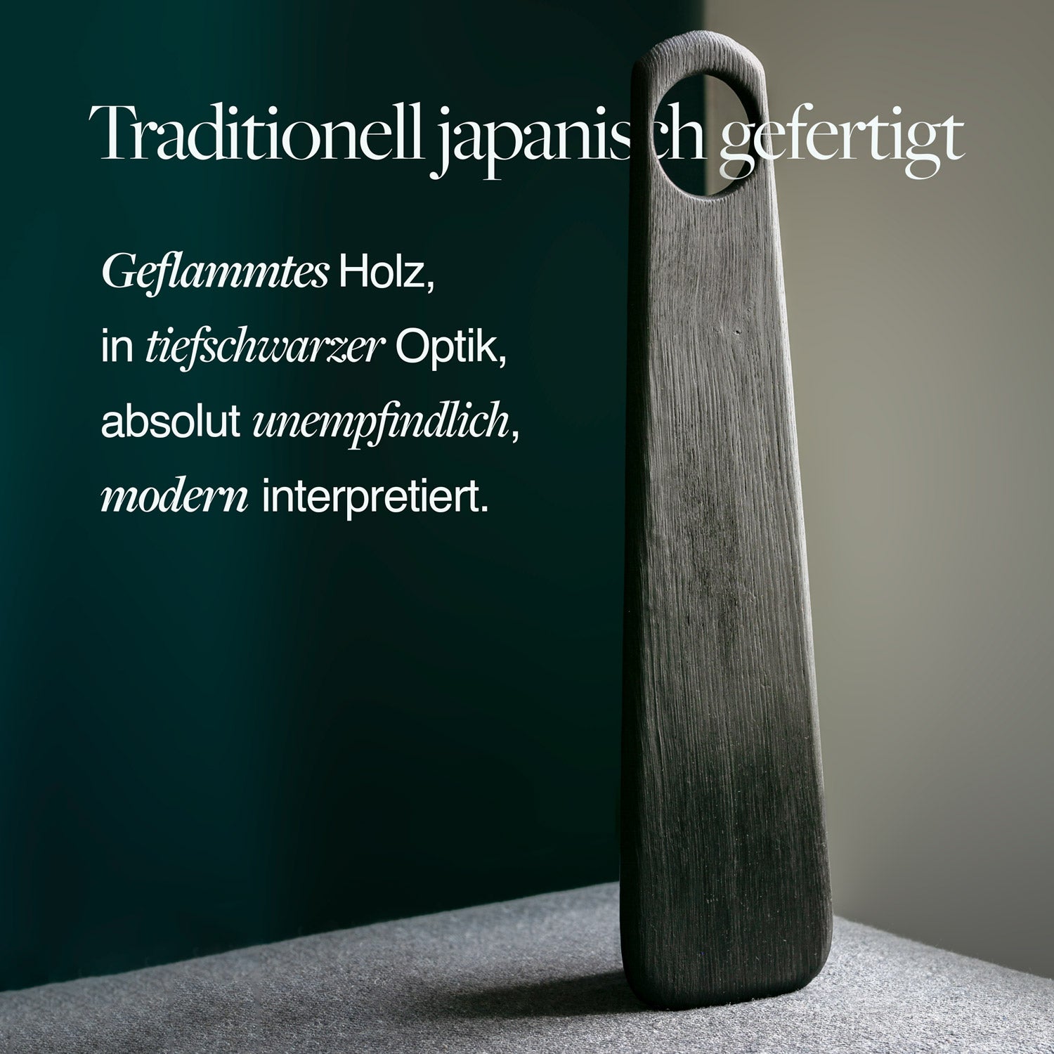 Handgefertigtes Servierbrett aus geflammtem Holz – Kombination aus japanischer Ästhetik und moderner Funktion