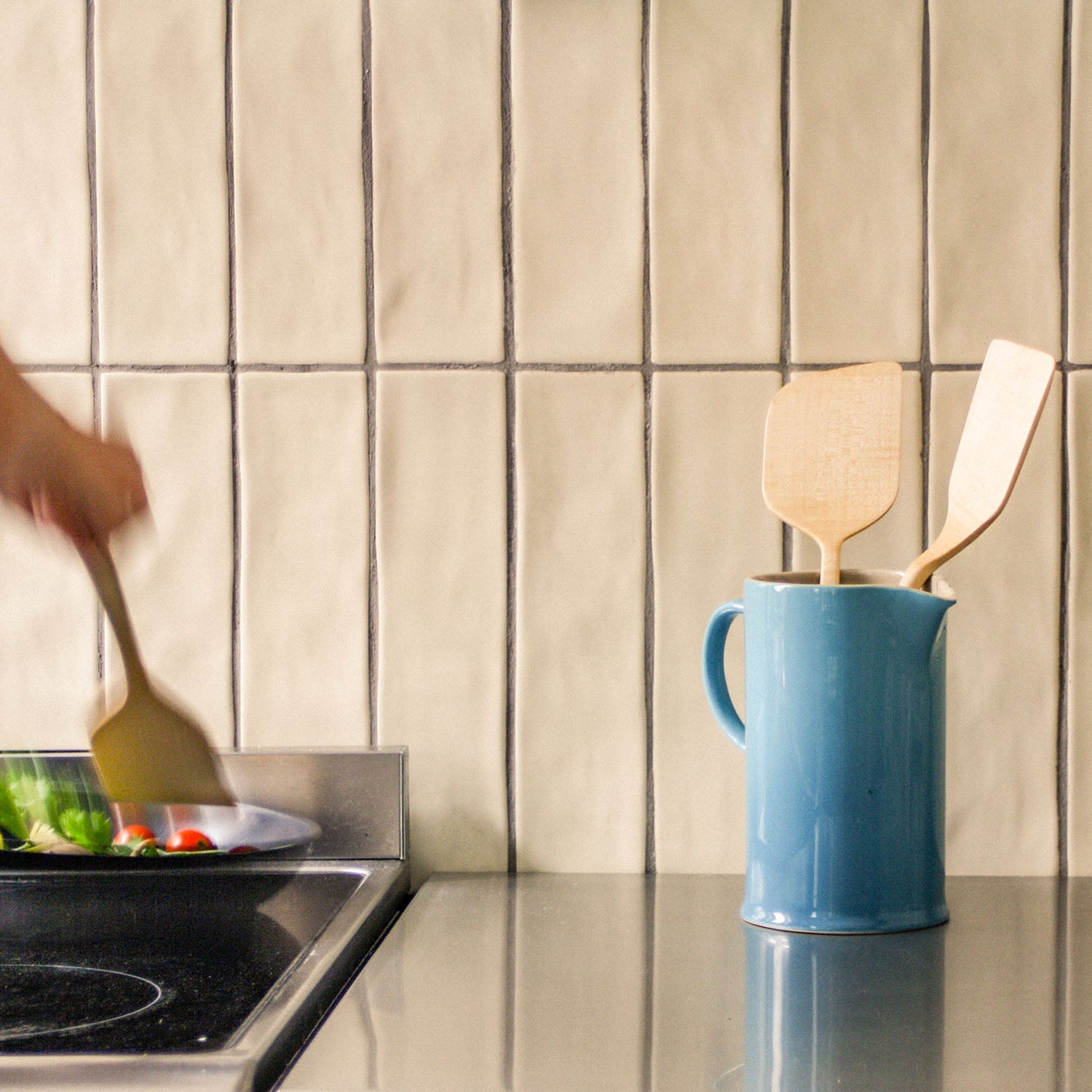 Mit unserem Pfannenwender aus regionaler Kirsche erhältst du nicht nur ein praktisches Küchenwerkzeug, sondern auch ein stilvolles Accessoire, das in keiner Küche fehlen sollte.