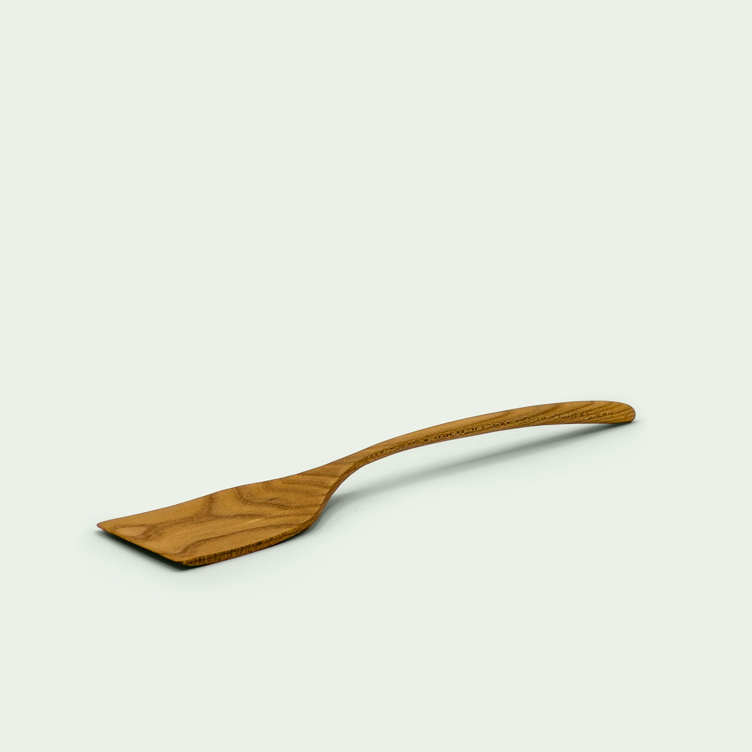 diagonal Liegender Pfannenwender oder Küchenhelfer, gefertigt aus Ulme, Rüster, variante Schwinger