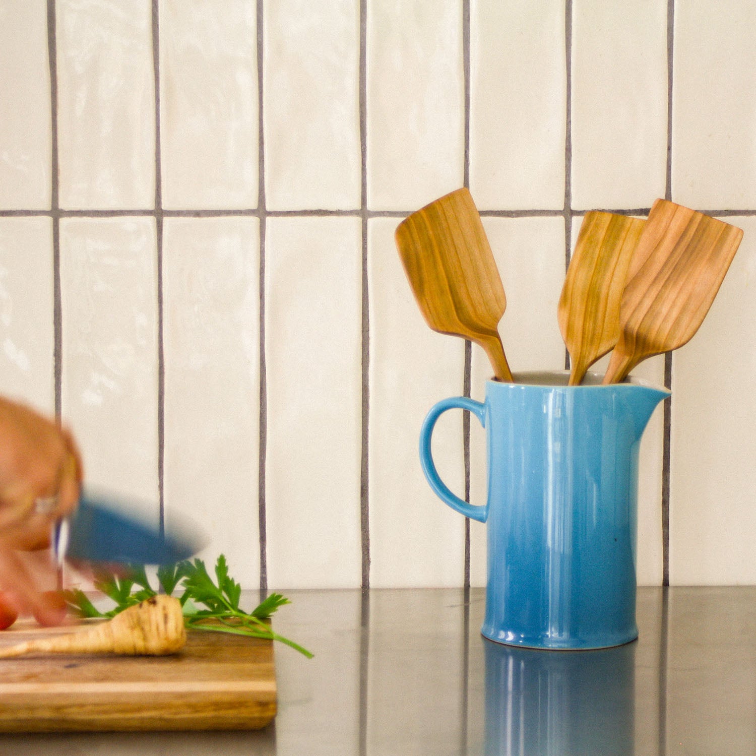 Unsere Kirschen stammen aus der Region und werden in unserer Tischlerei zu hochwertigen Pfannenwendern verarbeitet - ein Beitrag zur Stärkung der regionalen Wirtschaft.