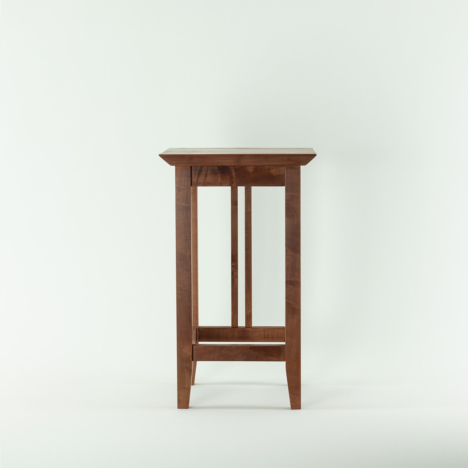 Naturbelassener Holzhocker aus edlen Hölzern. Holzhocker aus Elsbeere