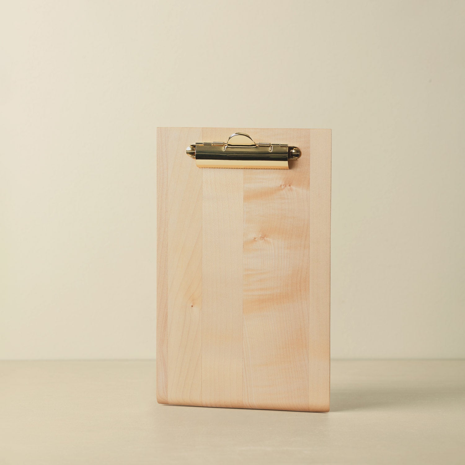 Klemmbrett a5 Holz Ahorn, Schreibbrett Din A5 mit Messing Klemmbrett Klammer der Tischlerei mimikry in Leipzig, Frontalansicht