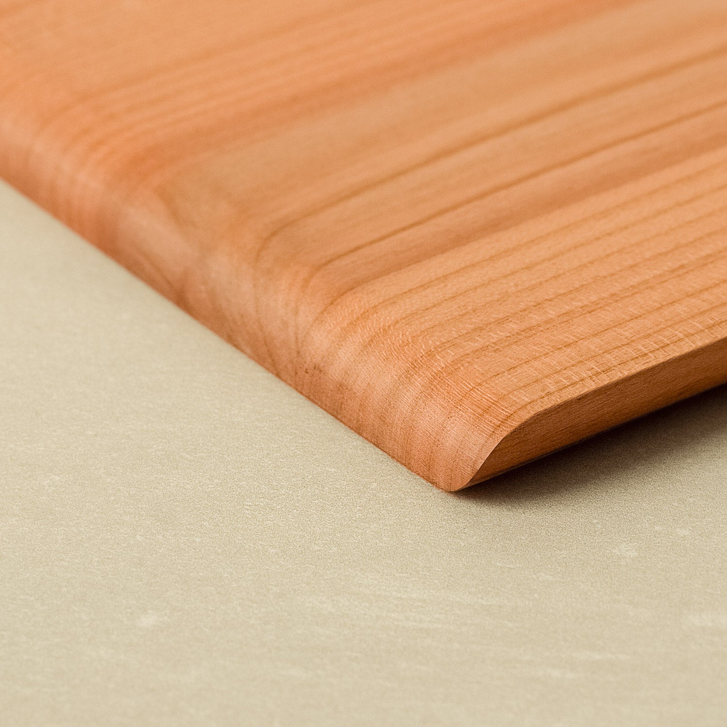 Klemmbrett a5 Holz Kirsche, Schreibbrett Din A5 mit Messing Klemmbrett Klammer der Tischlerei mimikry in Leipzig, Detail der verrundeten Holzkante