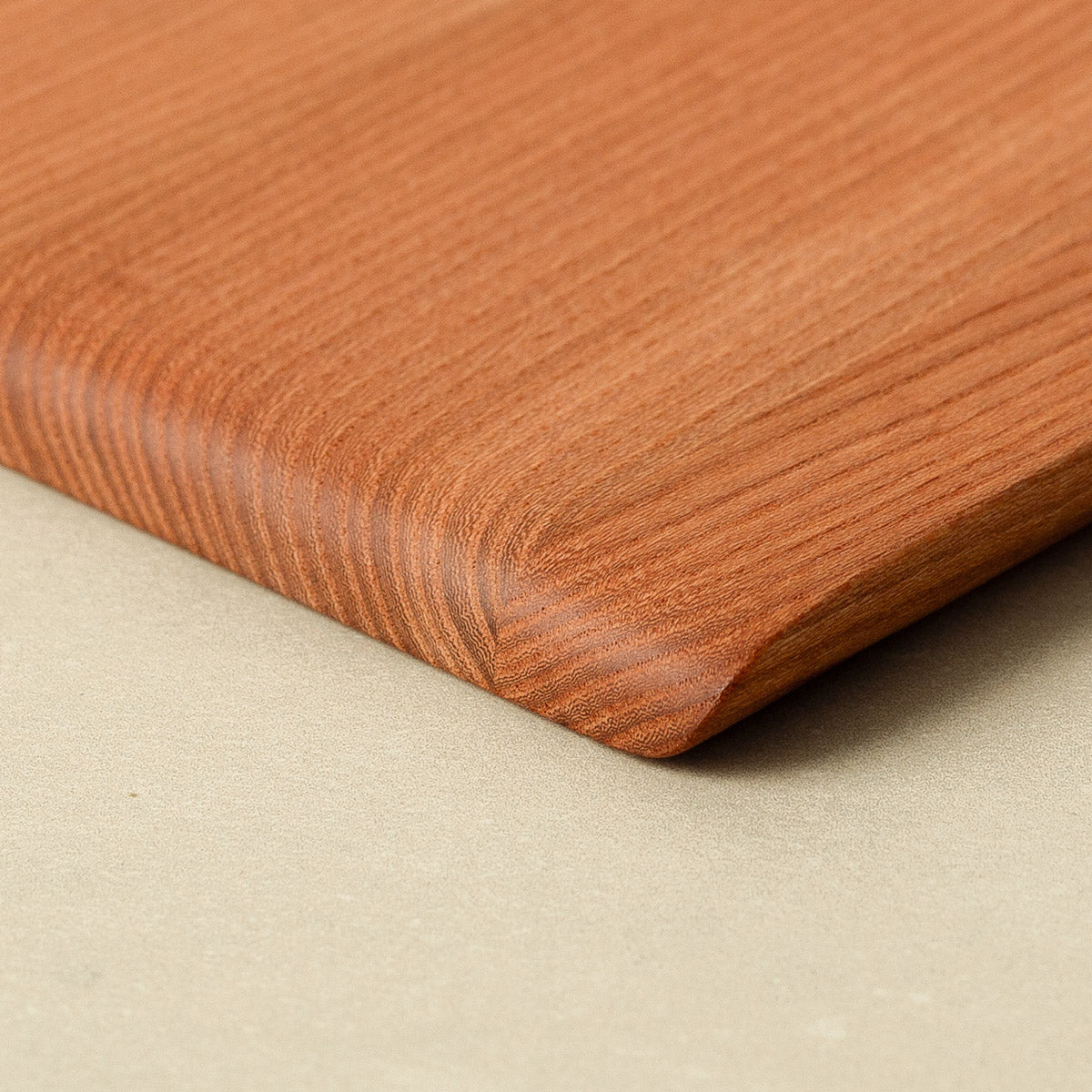 Klemmbrett a5 Holz Rüster Ulme, Schreibbrett mit Messing Klemmbrett Klammer der Tischlerei mimikry in Leipzig, Detail Kantenverrundung