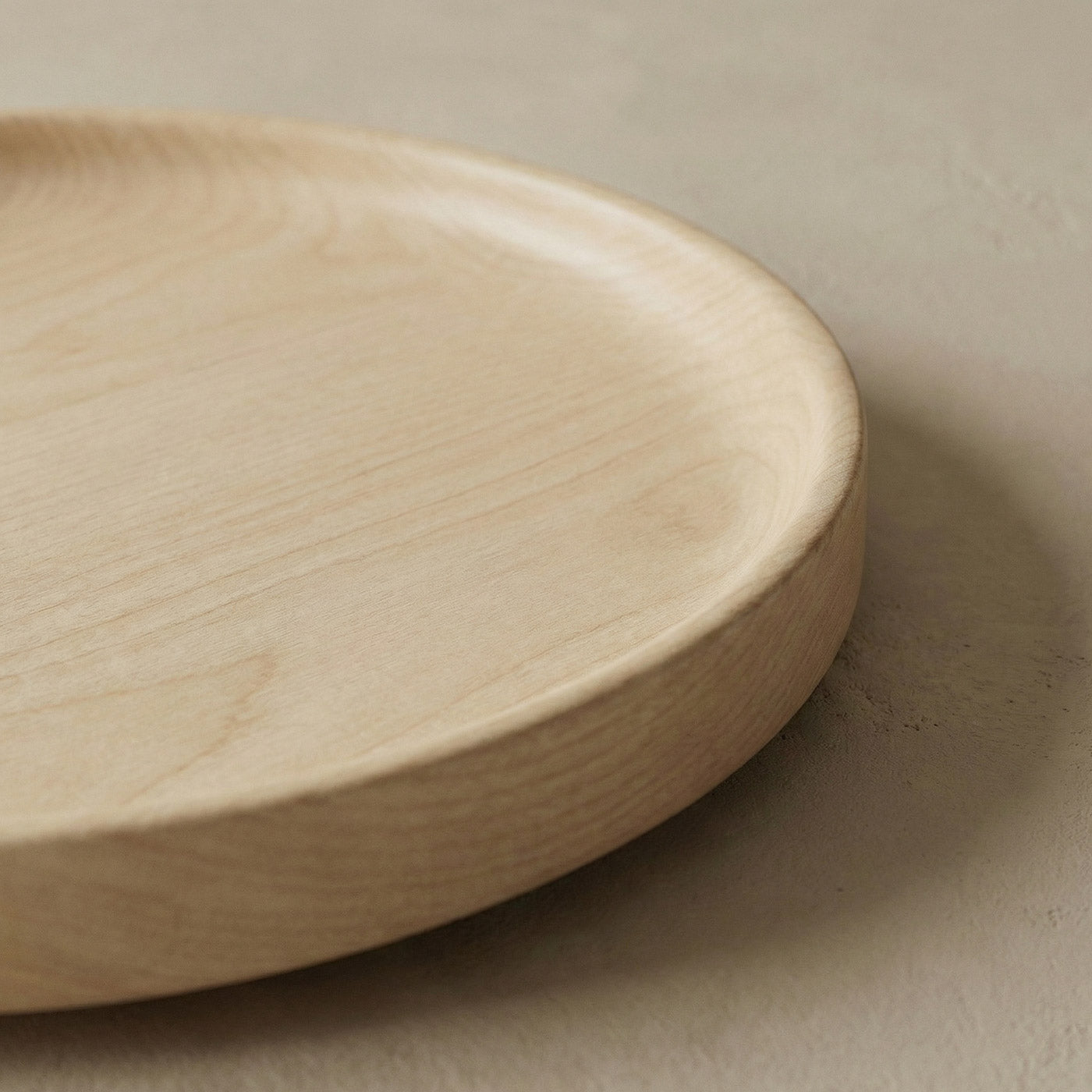 Holzschale aus Ahorn als elegante Ergänzung zur modernen Wohnung, handgedrechselt aus Massivholz und  mit natürlichem Bienenwachs Finish ⌀ 20 x 2 cm