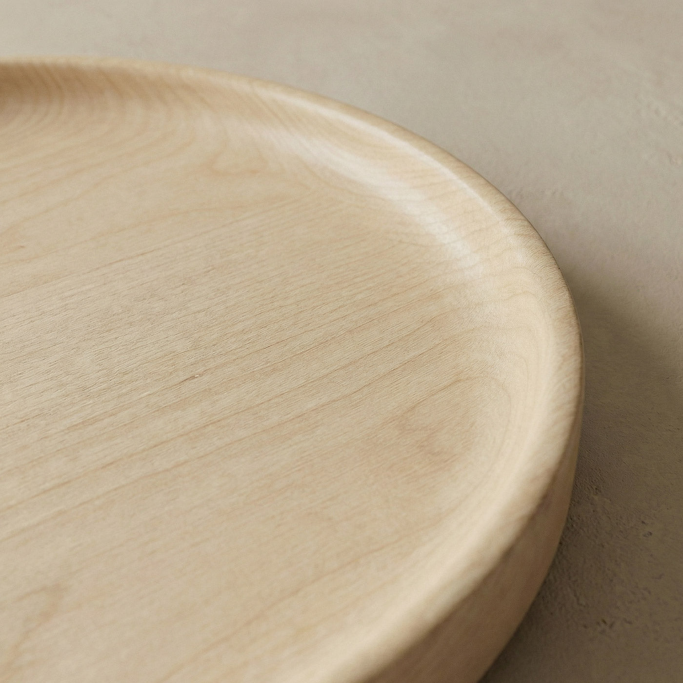 Holzschale aus Ahorn als elegante Ergänzung zur modernen Wohnung, handgedrechselt aus Massivholz und  mit natürlichem Bienenwachs Finish ⌀ 20 x 2 cm