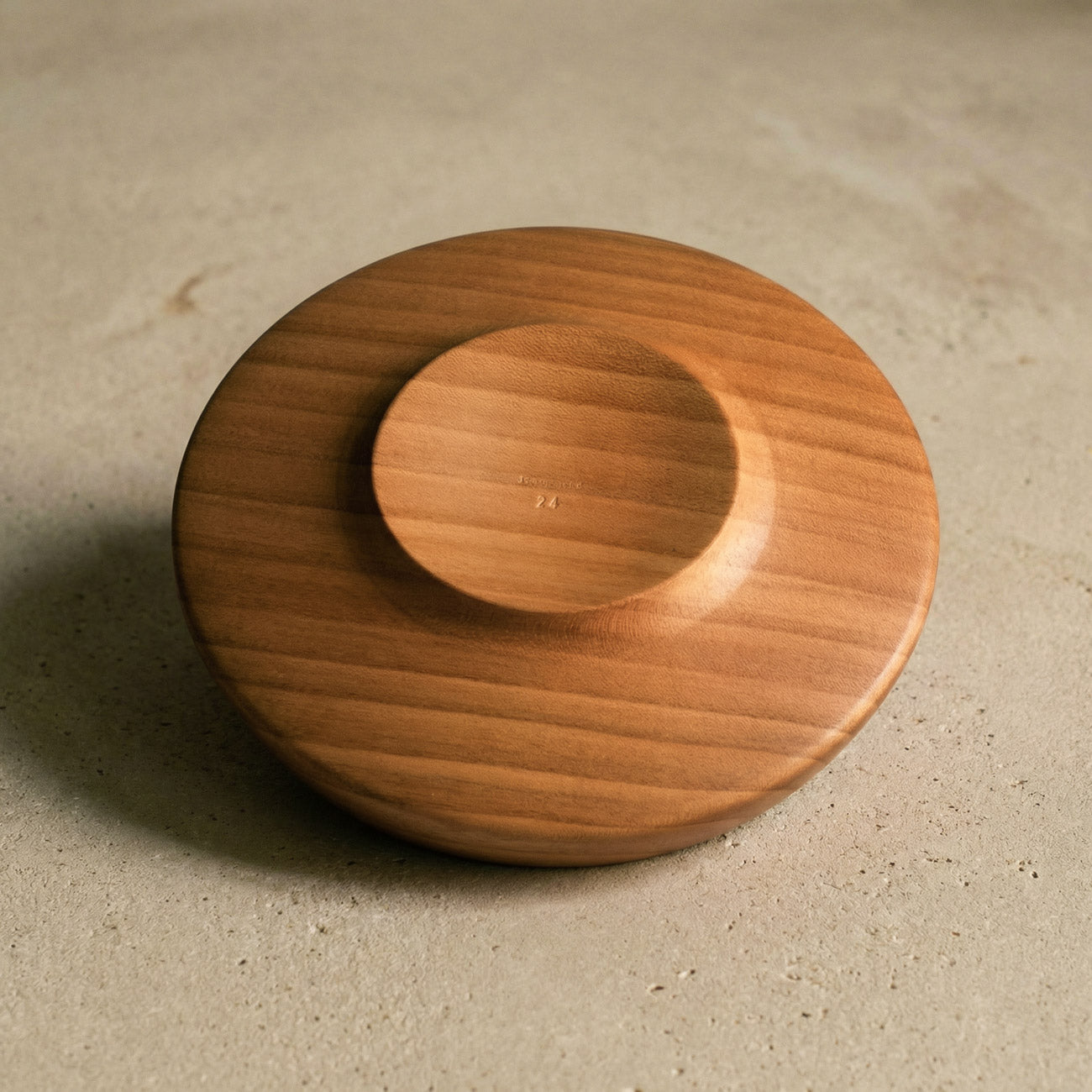 Kirschschale Solva– kleine handgedrechselte Holzschale aus regionalem Kirschholz mit natürlichem Bienenwachs-Finish für Tisch, Snacks & Alltag, Ø 15,5 cm