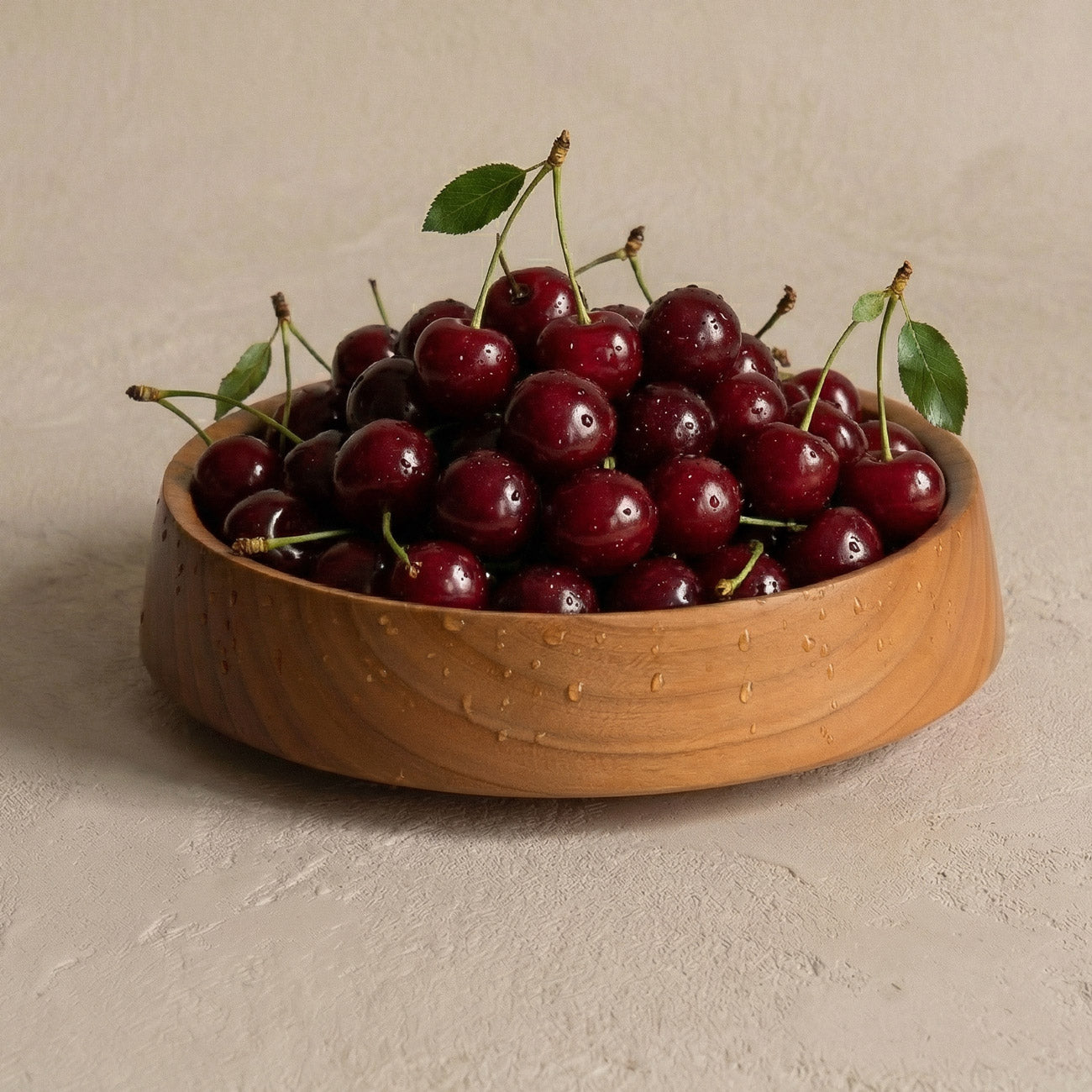 Kirschschale Solva– kleine handgedrechselte Holzschale aus regionalem Kirschholz mit natürlichem Bienenwachs-Finish für Tisch, Snacks & Alltag, Ø 15,5 cm