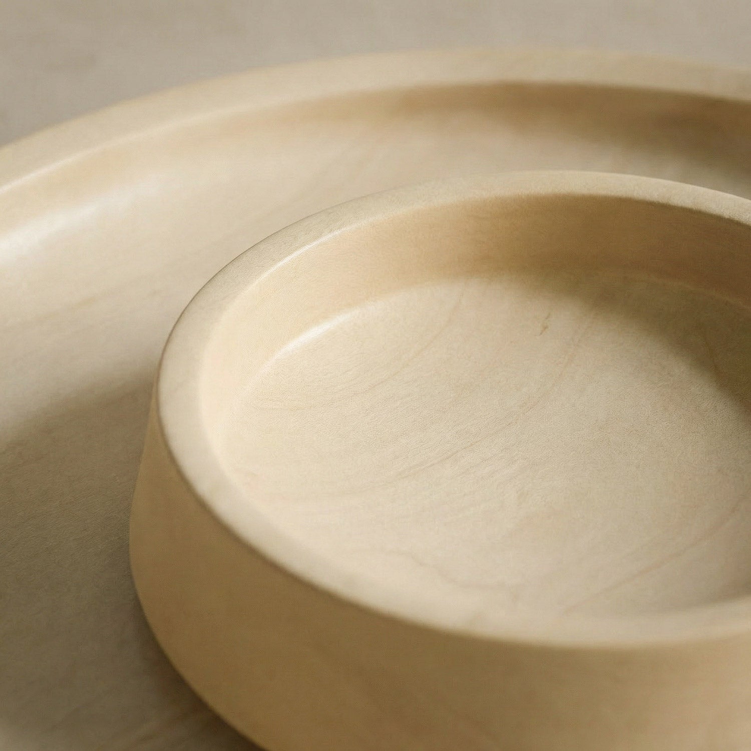 Holzschalen Set Ahorn Acero, gefertigt aus einem massivem Stück hochwertigem Ahornholz mit ebenmäßiges Maserbild. Ø31 cm /  Ø15,5 cm