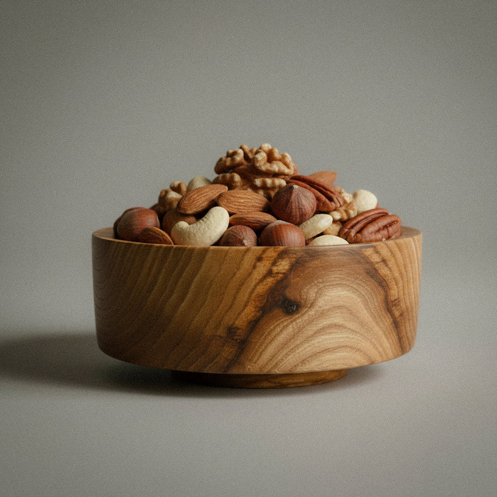 Holzschale aus seltenem Robinienholz Robinia². eine Schale mit starken Farbkontrasten, Gradlinigkeit & einem langanhaltenden Bienenwachs Finish. Ø 12,5 cm