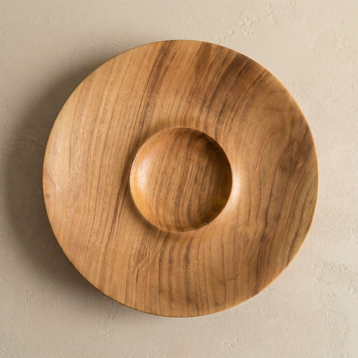 Obstschale aus Kirschholz – handgedrechselt mit einzigartiger Maserung, skulpturale Holzschale für Tisch und Raum, mit natürlichem Bienenwachsfinish