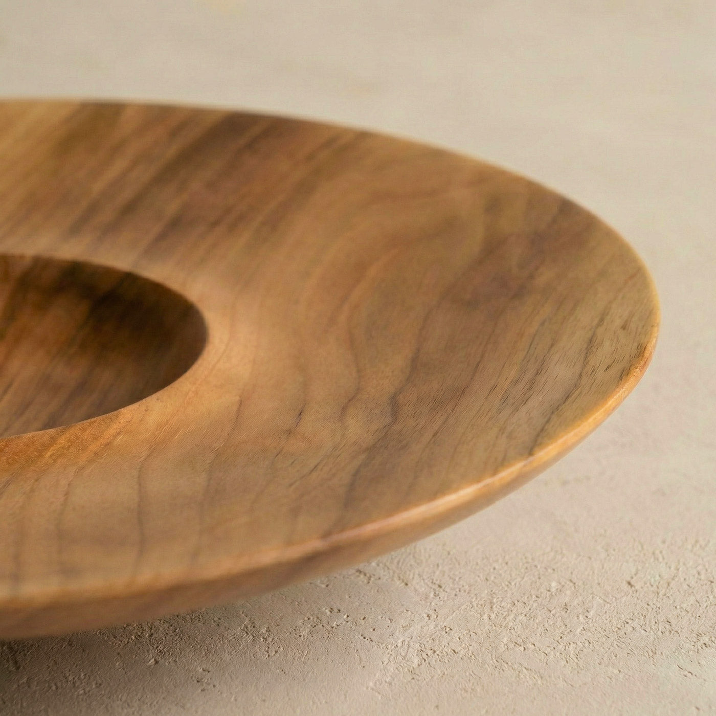 Obstschale aus Kirschholz – handgedrechselt mit einzigartiger Maserung, skulpturale Holzschale für Tisch und Raum, mit natürlichem Bienenwachsfinish