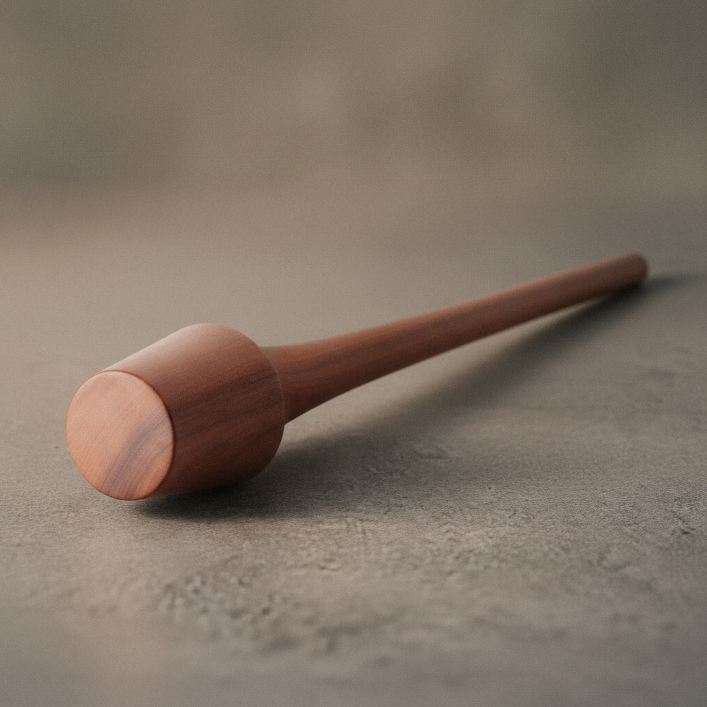 Kartoffelstampfer aus Holz, Küchenutensil aus Holz, detailansicht Stampffläche, hergestellt aus Elsbeeren Holz von der Tischlerei mimikry in Leipzig