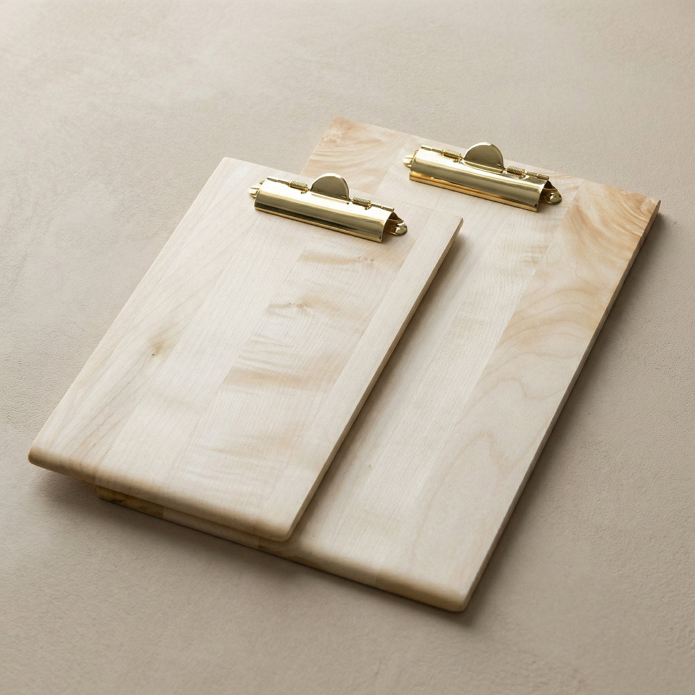 Klemmbrett Holz A4 und A5 aus Ahorn im Set - Plano in 33 x 23,5 cm, stilsichere Schreibunterlage fürs Büro, Gastro oder Zeichenprojekte