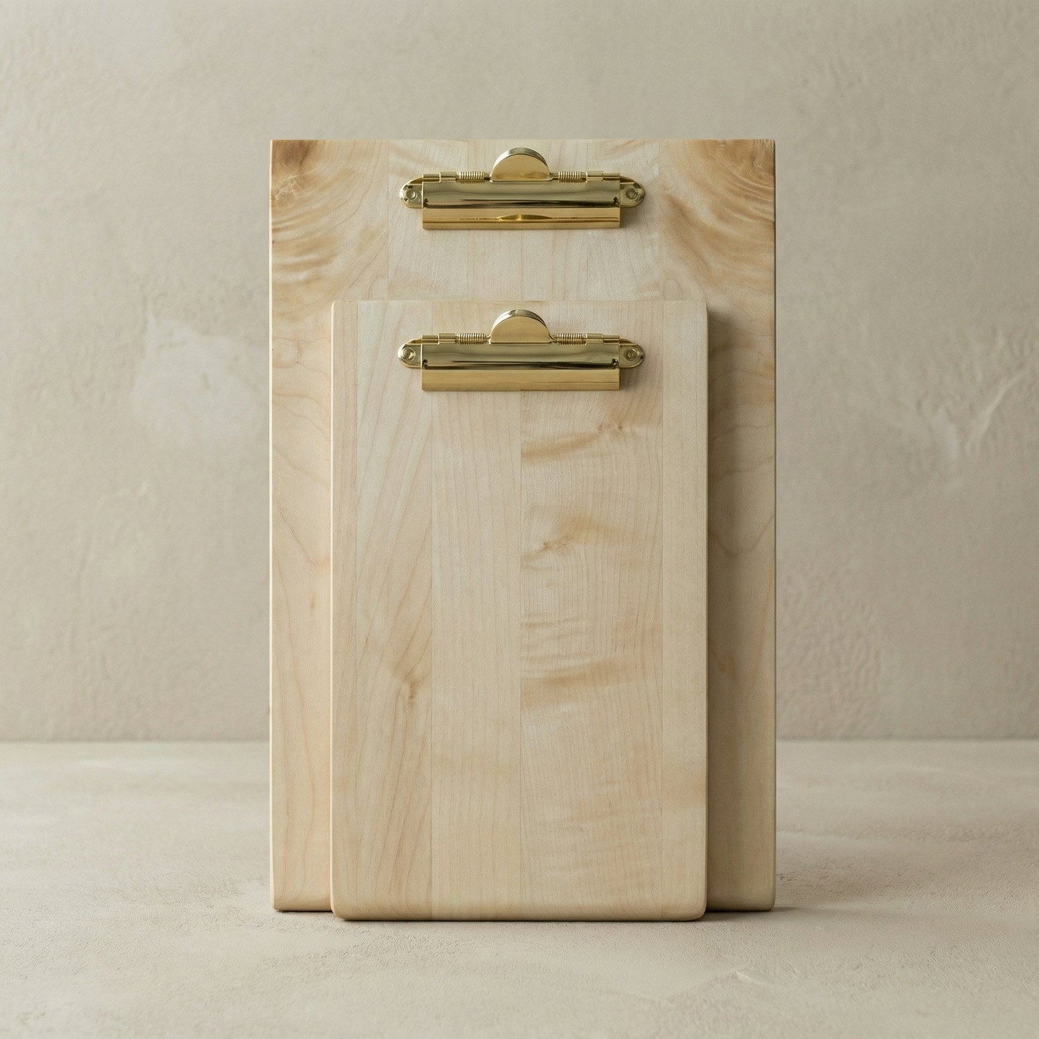 Klemmbrett Holz A4 und A5 aus Ahorn im Set - Plano in 33 x 23,5 cm, stilsichere Schreibunterlage fürs Büro, Gastro oder Zeichenprojekte