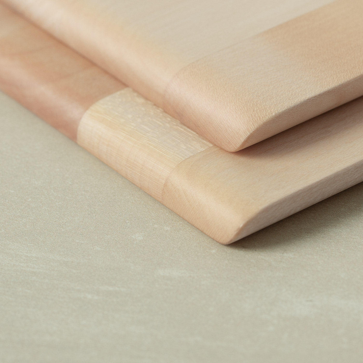 Klemmbrett a5 Holz Ahorn, Schreibbrett Din A5 mit Messing Klemmbrett Klammer der Tischlerei mimikry in Leipzig, Kantenverrundung im Detailansicht