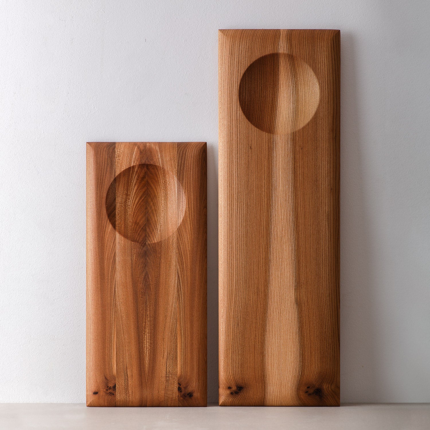 Großes Kräuterbrett aus Rüster / Ulmenholz mit Mulde und natürlichem Leinöl Finish - 60 x 20cm