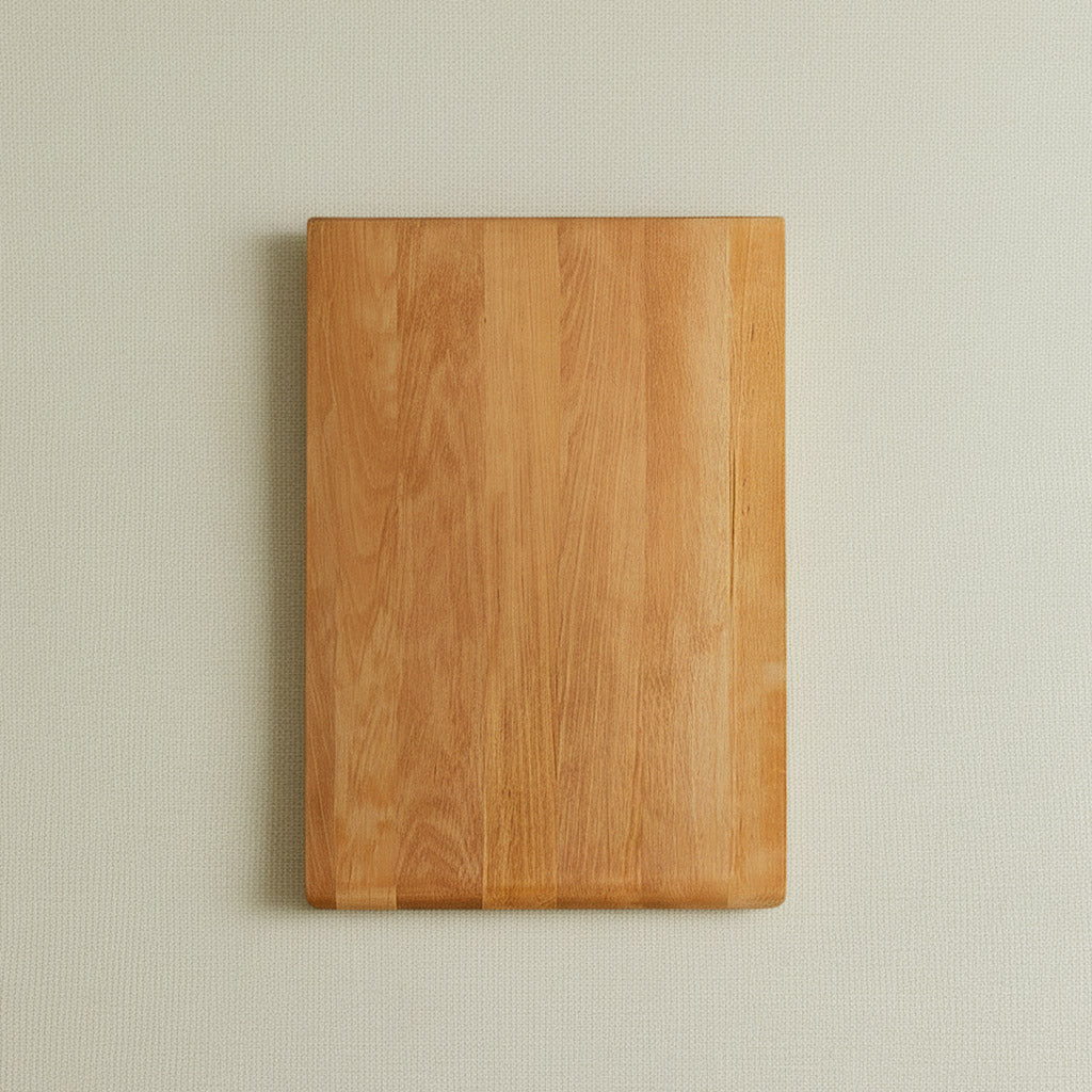 Großes Schneidebrett Holz Erle Tabula auf hellen Hintergrund 01