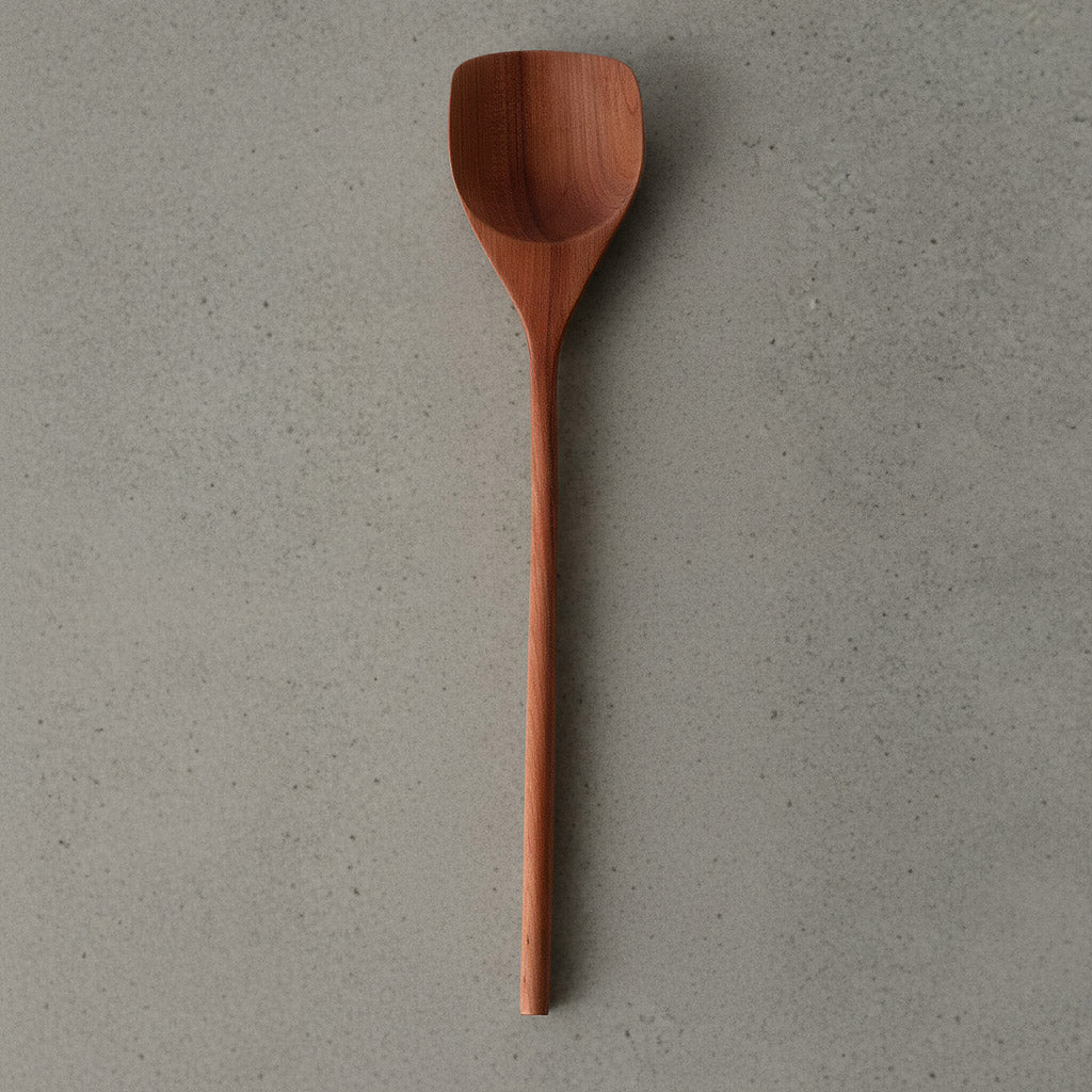 suppenlöffel und Küchenlöffel aus Elsbeere, handgefertigt aus nachhaltigen Hölzern, ressourcenschonend produziert, liegend, Draufsicht.