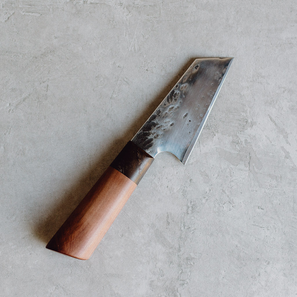 Kleines Bunka Küchenmesser "Fiora" mit Klinge aus recyceltem Sägeblatt, hochwertiger Werkzeugstahl, Messergriff aus Mooreiche & Elsbeere