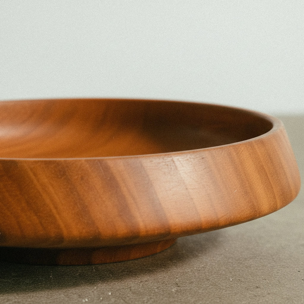 Kirschschale Solva – kleine, handgedrechselte Holzschale aus Kirschholz mit natürlichem Bienenwachs-Finish für Tisch & Alltag, zierliche Form. Ø 11,5 cm