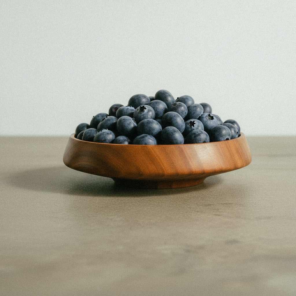 Kirschschale Solva – kleine, handgedrechselte Holzschale aus Kirschholz mit natürlichem Bienenwachs-Finish für Tisch & Alltag, zierliche Form. Ø 11,5 cm