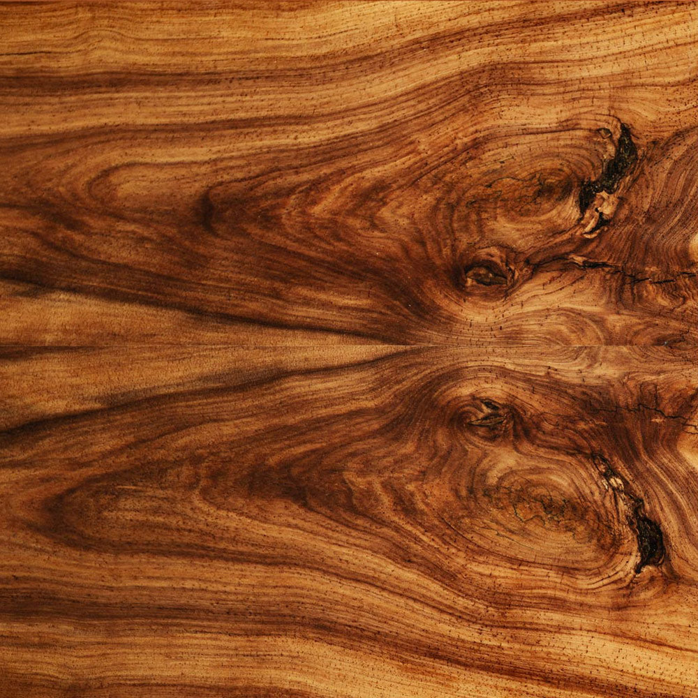 Detailaufnahme von Apfelholz mit seiner einzigartigen Maserung, das in unseren handgefertigten Produkten verwendet wird